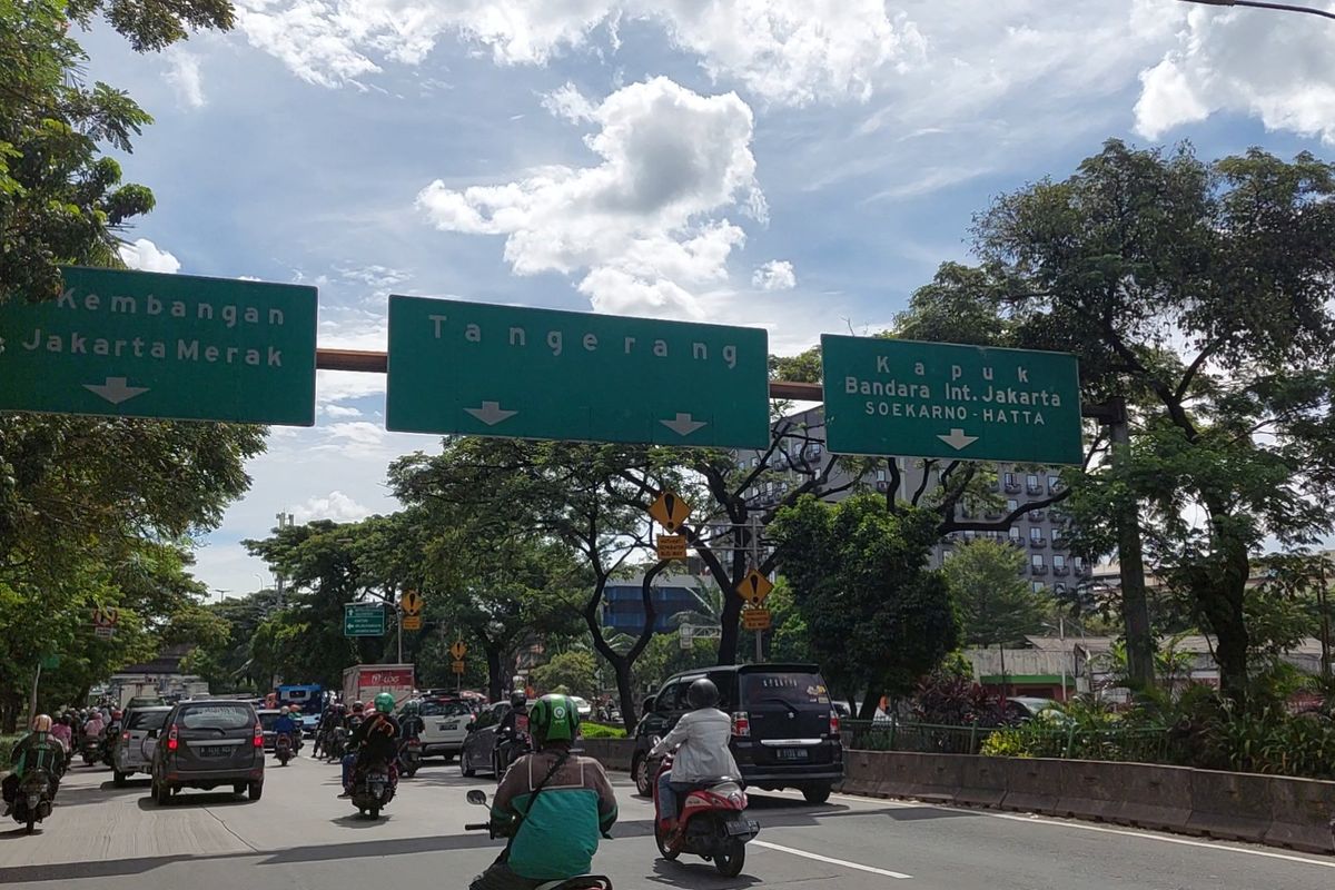 Jumat (29/4/2022) sore, belum terlihat adanya pergerakan pemudik yang melintas di Jalan Raya Daan Mogot, Jakarta Barat.