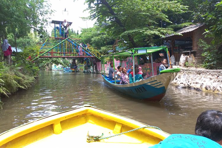 Wisata air Gronjong Wariti di Desa Mejono, Kecamatan Plemahan, Kabupaten Kediri, Jawa Timur.