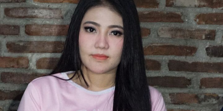 Penyanyi dangdut Via Vallen saat diabadikan dalam jumpa pers single terbarunya berjudul Meraih Bintang di Studio Toha, Ciputat, Tangerang Selatan, Rabu (6/6/2018).