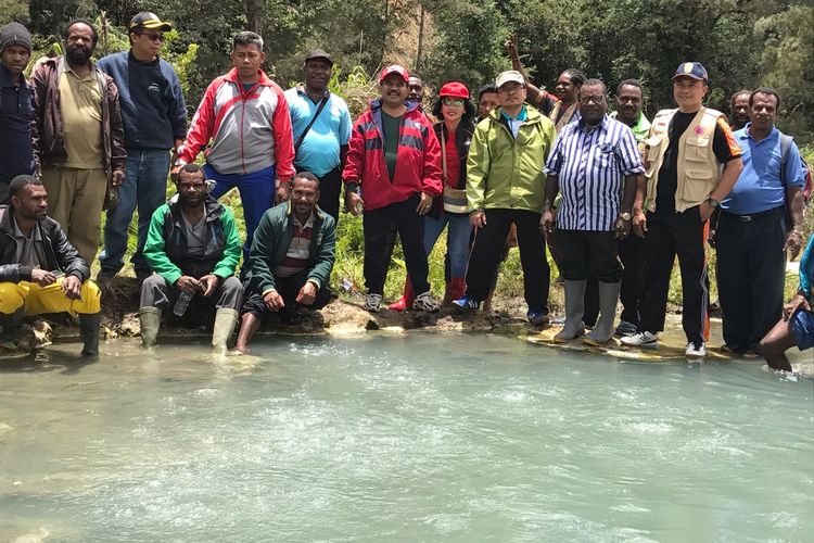 Pemandian air panas di Kabupaten Puncak Papua.