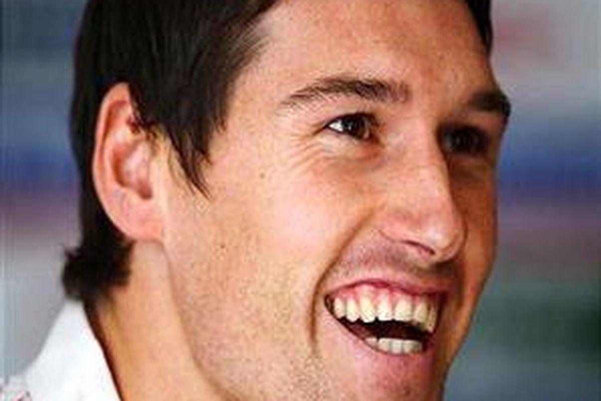 Gareth Barry resmi menjadi milik Manchester City, setelah dibeli dari Aston Villa sebesar 12 juta pounds.