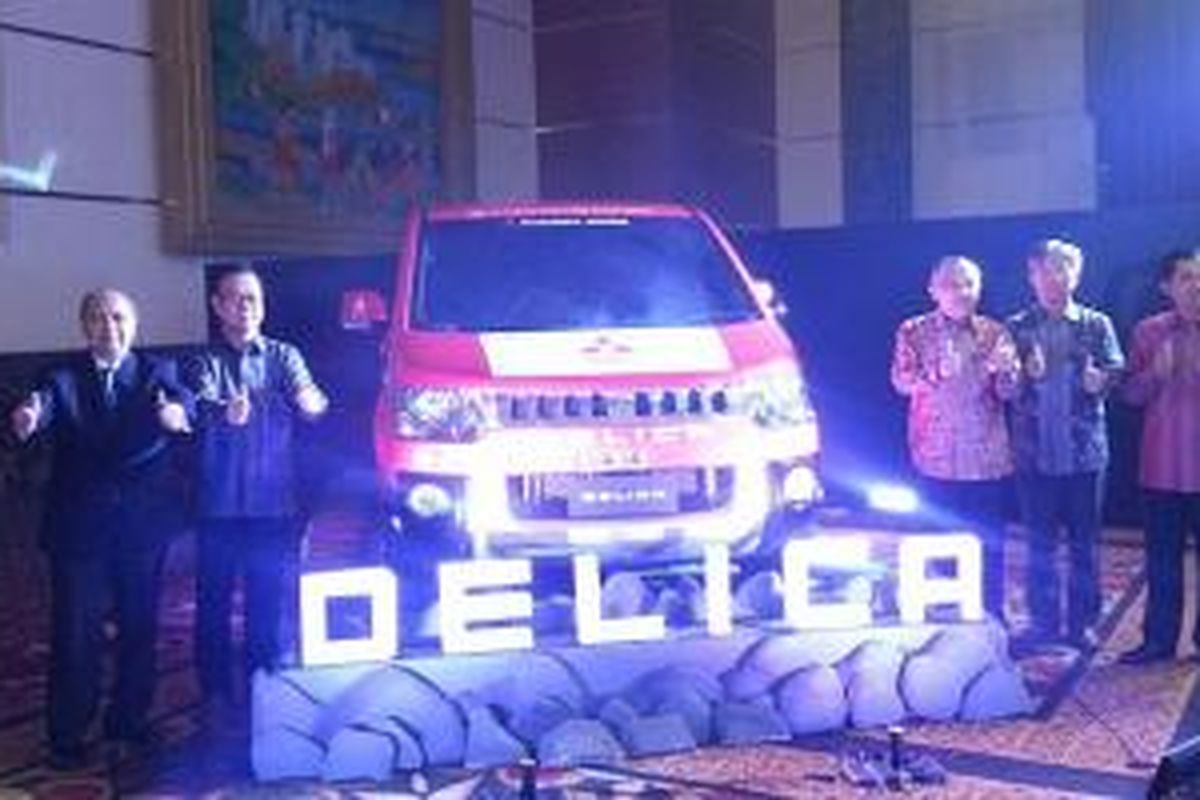 Mitsubishi Delica meluncur di Sumatera