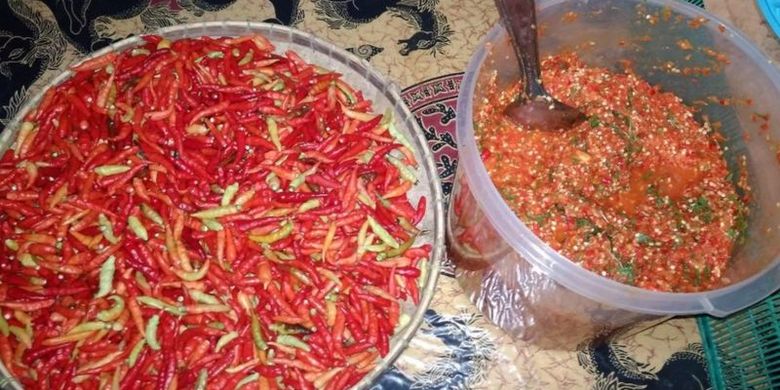 Sambal luat dibuat dengan teknik fermentasi.