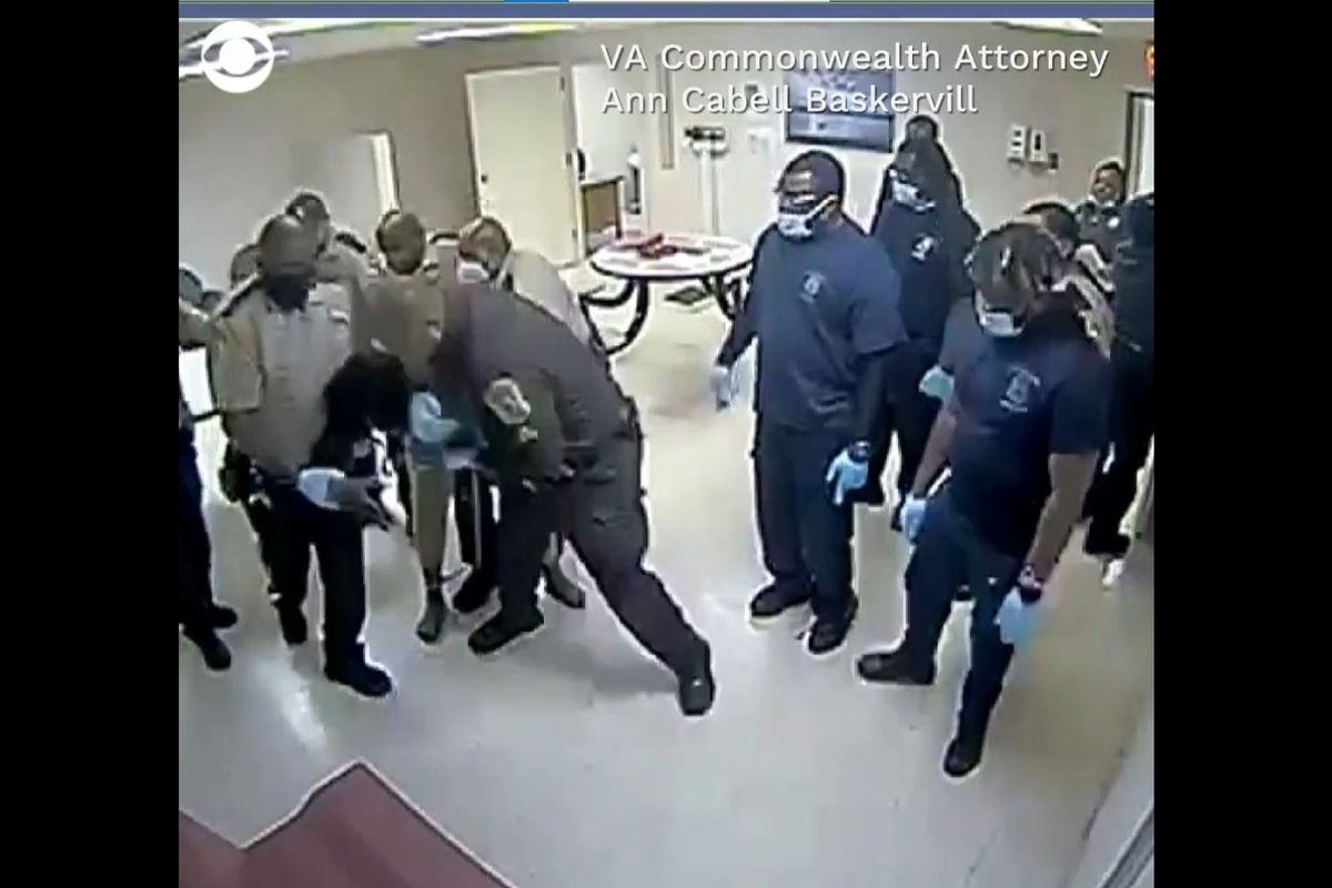 Tangkapan layar dari video penangkapan Irvo Otieno (28), pria kulit hitam yang sakit mental, pada Selasa (21/3/2023). Otieno meninggal dalam tahanan polisi di dekat Richmond, negara bagian Virginia, Amerika Serikat.