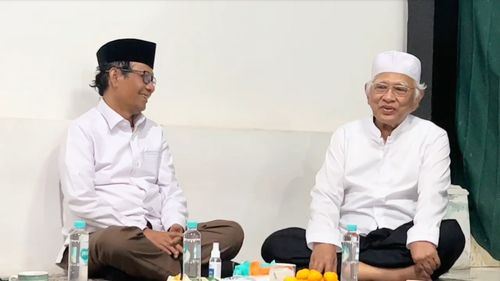 Setelah Ganjar, Giliran Mahfud Sowan ke Gus Mus Minta Doa untuk Bangsa