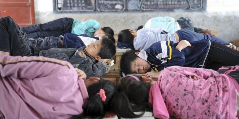 Ilustrasi tidur siang di sekolah