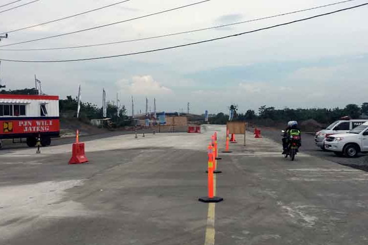 Kondisi pintu keluar Gandulan di Jalan Tol Brebes (Kaligangsa) - Gringsing (Batang), Jumat (23/6/2017).