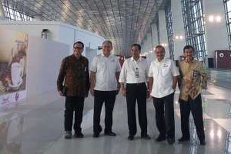 Menteri Pariwisata Arief Yahya didampingi Presdir PT Angkasa Pura II Budi Karya Sumadi melakukan peninjauan kesiapan Terminal 3 Ultimate Bandara Soekarno Hatta dalam menyambut wisatawan ke Indonesia, Selasa (26/7/2016).