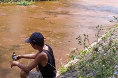 Air Sungai di Jombang Mendadak Berwarna Coklat Kemerahan