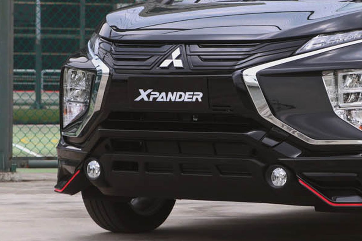 Mitsubishi Xpander Black Edition hadir dalam dua varian transmisi yakni manual dan AT. Mitsubishi menawarkan dua pilihan warna yakni quartz white pearl dan jet black mica. Xpander Black Edition dibanderol Rp 257,1 juta untuk transmisi manual dan Rp 267,5 juta untuk varian AT
