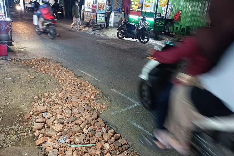 Jalan Batu Ampar Jaktim Masih Rusak akibat Bekas Galian PAM, Warga Minta Segera Diperbaiki