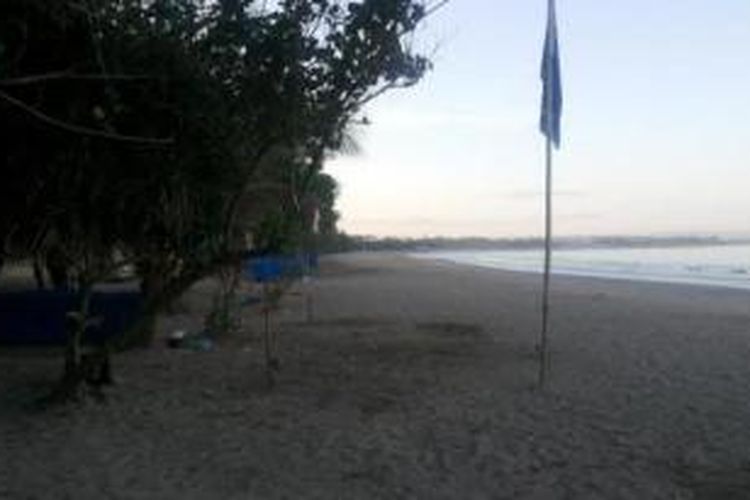 Pada Hari Raya Nyepi, Senin (31/3/2014), suasana Pantai Kuta tampak lengang. 