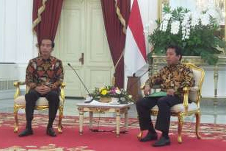 Presiden Joko Widodo dan Ketua Umum PPP Romahurmuziy di Istana Merdeka Jakarta Selasa (22/11/2016).