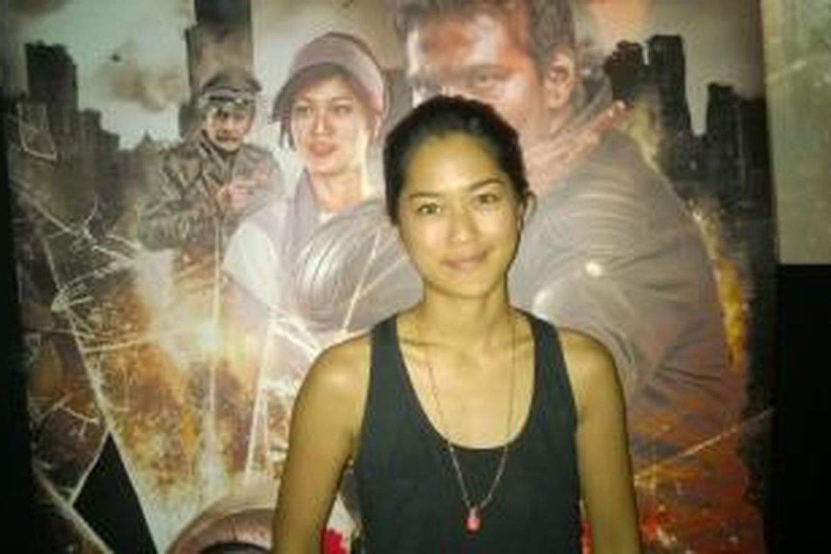 Artis peran Prisia Nasution diabadikan usai jumpa pers film 3 di XXI Plaza Senayan, Senin (10/8/2015).