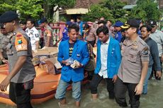 Saat Mahasiswa dan Aparat Keamanan Kompak Beri Bantuan Korban Banjir