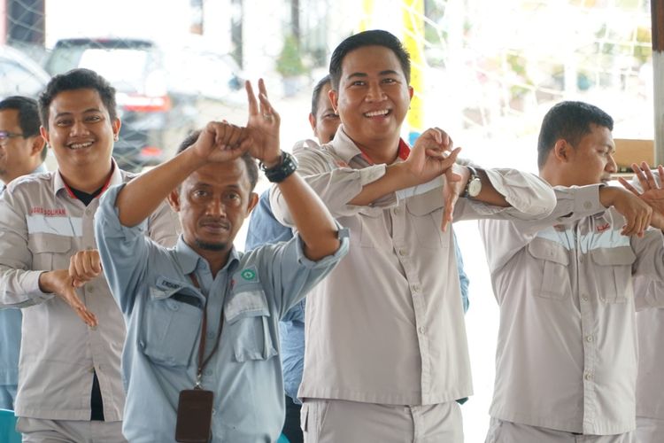 Hutama Karya melakukan sosialisasi mengenai Covid-19 kepada para pekerja di lingkungan proyek Tol Sigli-Banda Aceh. 