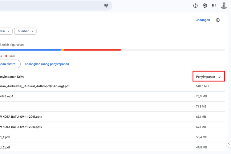 Ilustrasi cara mengurutkan file di Google Drive.