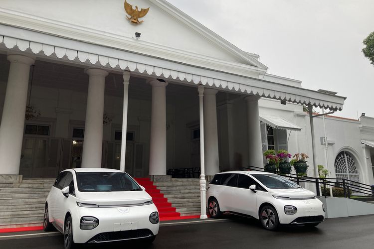 Wuling EV Mendukung Pemerintah Provinsi Jawa Barat Dengan 2 Cloud EV Untuk Operasional