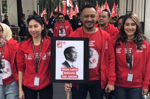 Bawa Spanduk Jokowi, Giring Daftarkan Bacaleg PSI ke KPU