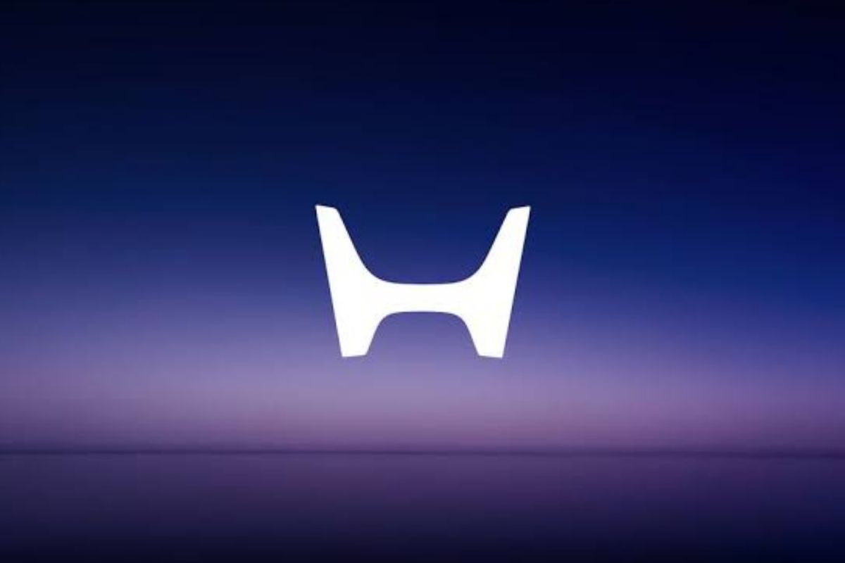 Honda memperkenalkan logo baru.