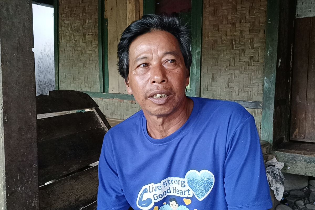 Satiri, warga Desa Sukamulya, Kecamatan Sukamakmur, Kabupaten Bogor, yang resah adanya kabar lelang usai dijaminkan utang bank.