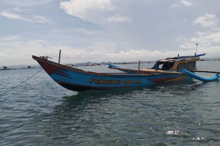 Barang bukti kapal yang digunakan 9 nelayan asal Lombok Timur yang melakukan penangkapan ikan secara masal menggunakan Nomor ikan
