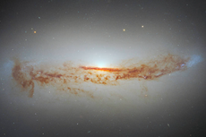 Teleskop Hubble Tangkap Potret Galaksi dengan Lubang Hitam Aktif, Seperti Apa?