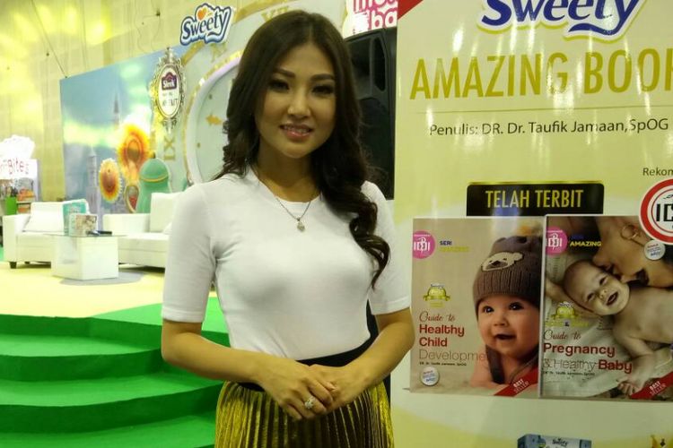 Sarwendah Tan atau Wenda Tan hadir pada acara Mother & Baby Fair di Balai Kartini, Jakarta Selatan, Kamis (27/4/2017). 