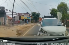 Video Terios Langsung Penyok Tabrakan dengan Cortez, Efek Crumple Zone?