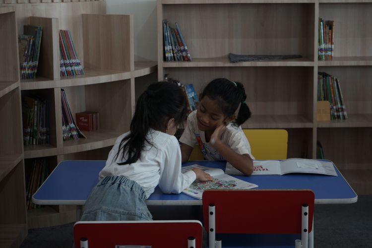 Saat Libur Sekolah Tak Melulu ke Pantai dan Mal, Perpustakaan Padang Jadi Alternatif