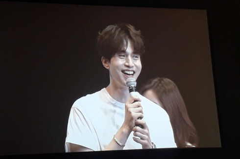 Video: Lee Dong Wook Nyanyikan 