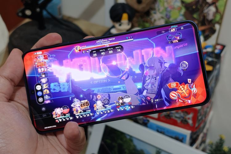 Samsung Galaxy A57 5G memainkan game Honkai Star Rail.
