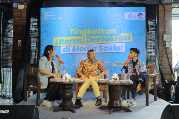 Kementerian Komunikasi dan Informatika menggelar Forum Literasi Demokrasi di Karambia Café & Hang Out, Pekanbaru, Riau, Kamis (19/10/2023). 