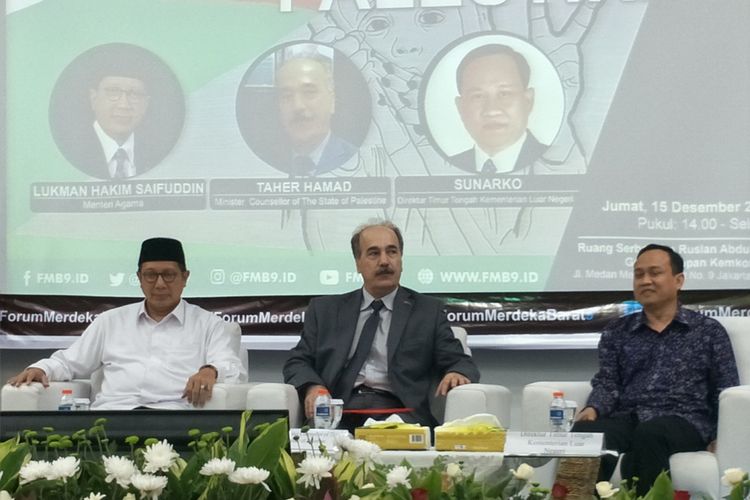 Minister Counsellor of The State of The Palestine Taher Hamad (tengah) dalam Forum Merdeka Barat 9 di Kementerian Komunikasi dan Informatika, Jakarta Pusat, Jumat (15/12/2017). 