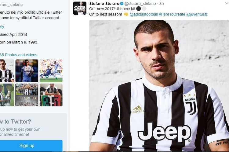 Pemain Juventus, Stefano Sturaro, memamerkan kostum baru Juventus yang akan dikenakan pada musim 2017-2018.