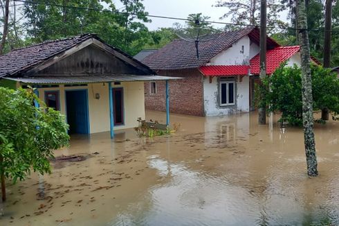 2 Kecamatan di Cilacap Banjir, Lalu Lintas Jalan Nasional Lumpuh
