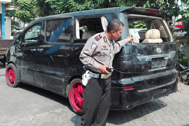 Mobil pelaku tabrak lari diamankan di Unit Laka Polrestabes Surabaya