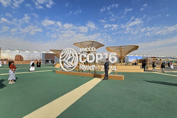 Salah satu sudut dalam Konferensi Para Pihak ke-16 (COP16) Convention to Combat Desertification (UNCCD) di Riyadh, Arab Saudi. COP16 Riyadh berlangsung pada 2-13 Desember 2024.