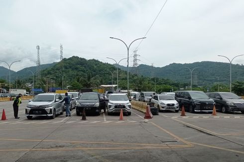 Ratusan Penumpang Tidur di Pelabuhan Bakauheni, Kapal Tak Berlayar karena Gelombang Tinggi