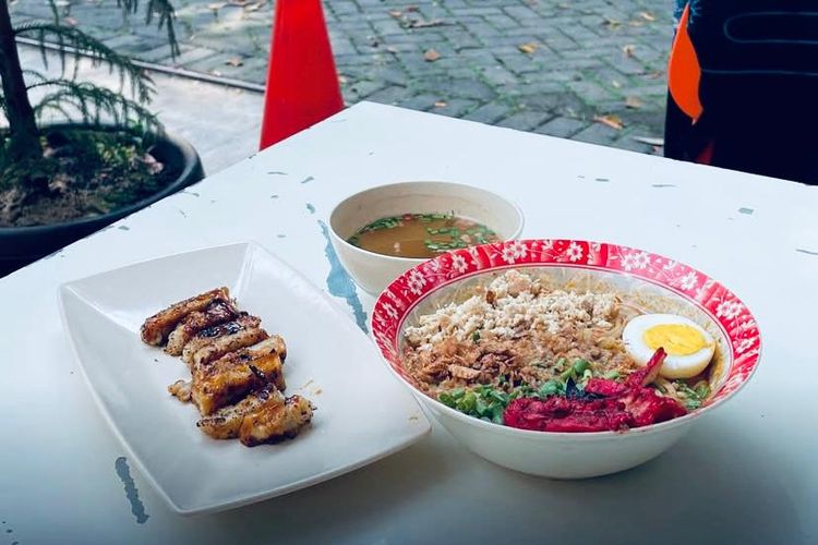 Salah satu menu di Bakmiria Malang yang menjadi tempat pilihan di Kota Malang untuk nobar timnas Indonesia yang akan menjamu China pada laga lanjutan putaran ketiga Kualifikasi Piala Dunia 2026 Zona Asia.