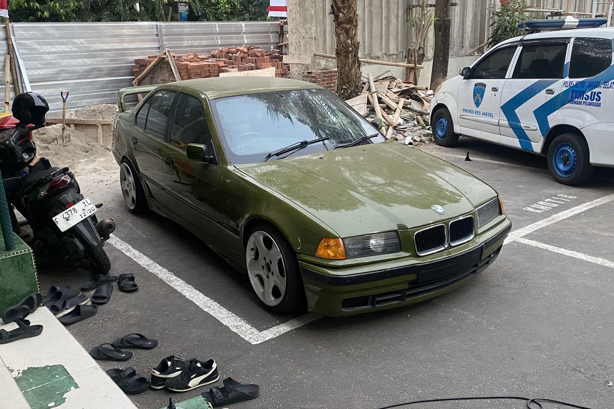 BMW di JLNT Antasari Diduga Mogok, Pemilik Diminta Segera Ambil ke Polres Jaksel