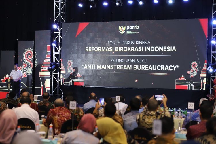 Menko Kemaritiman Luhut Binsar Pandjaitan saat berada di Forum Diskusi Kinerja Reformasi Birokrasi Indonesia, dan Peluncuran Buku Anti Mainstream Bureaucracy di Jakarta, Kamis (10/10/2024).