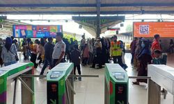 Makin Nyaman, Kereta Commuter Line Masih Jadi Pilihan Masyarakat Selama Masa Angkutan Lebaran 2025
