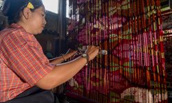 Cerita UMKM Binaan HMSP, Lestarikan Tenun Bali yang Gunakan Bahan Alami