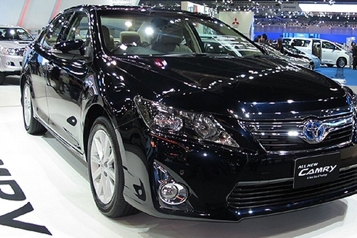 Toyota memproduksi Camry Hibrida di Thailand