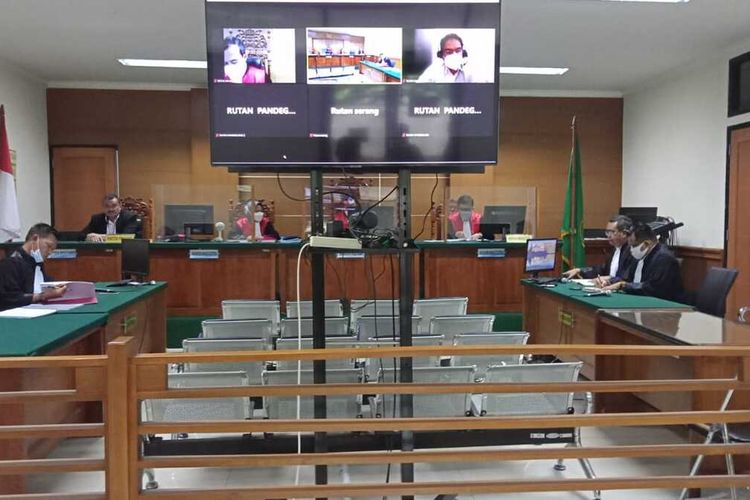 Mantan Kepala Bidang Pelayanan Fasilitas Pabean pada Kantor Pelayanan Utama (KPU) Bea Dan Cukai Type C Soekarno-Hatta, Qurnia Ahmad Bukhori mengajukan banding usai divonis 3,5 tahun penjara.