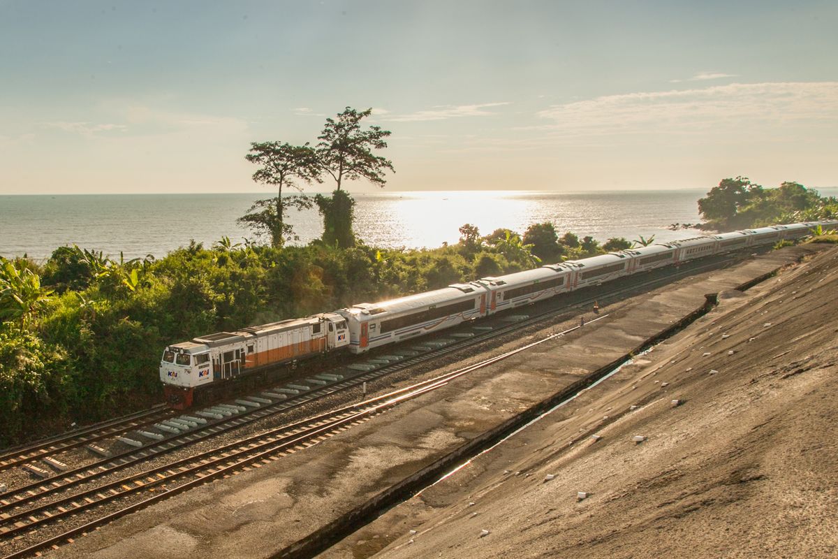 Jadwal Terbaru KA Blambangan Ekspres Rute Pasarsenen-Ketapang (PP)