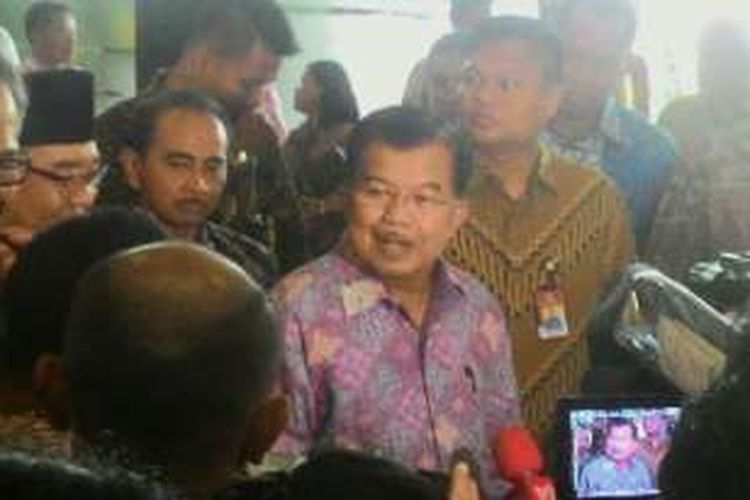 Wakil Presiden Jusuf Kalla di Kantor Bulog, Jakarta (10/5/2016)