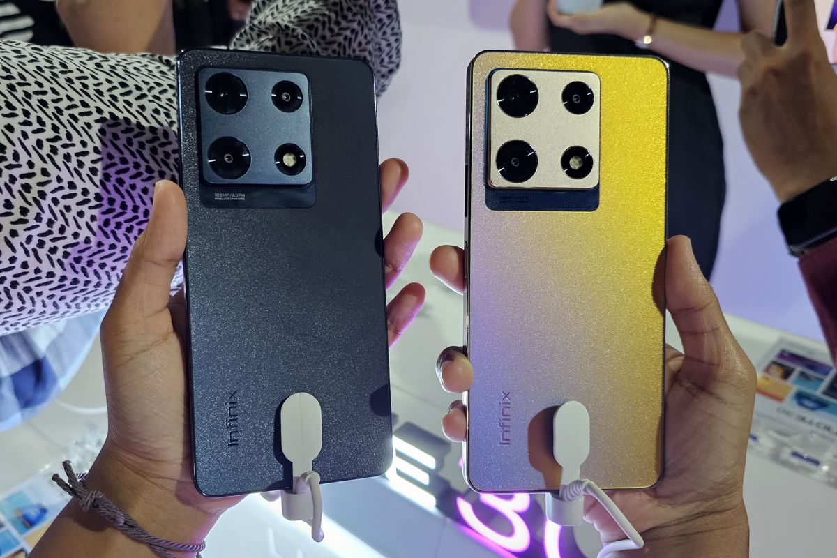 Punggung ponsel Infinix Note 30 Pro yang dipajang di etalase peluncuran Infinix Note 30 series di Jakarta, Kamis (8/6/2023).