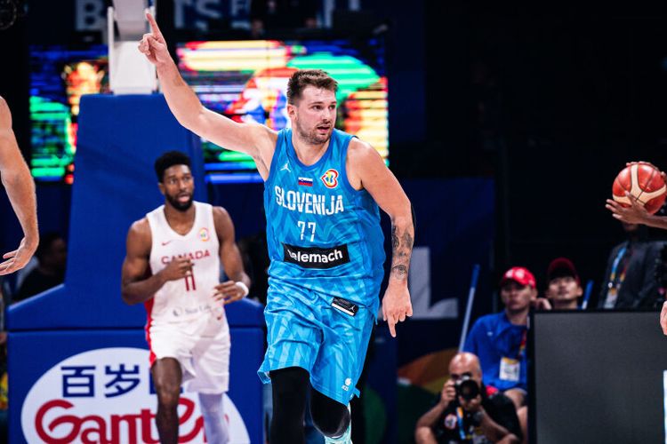 Luka Doncic setelah mencetak angka pada pertandingan Kanada vs Slovenia di FIBA World Cup 2023 (6/9/2023).